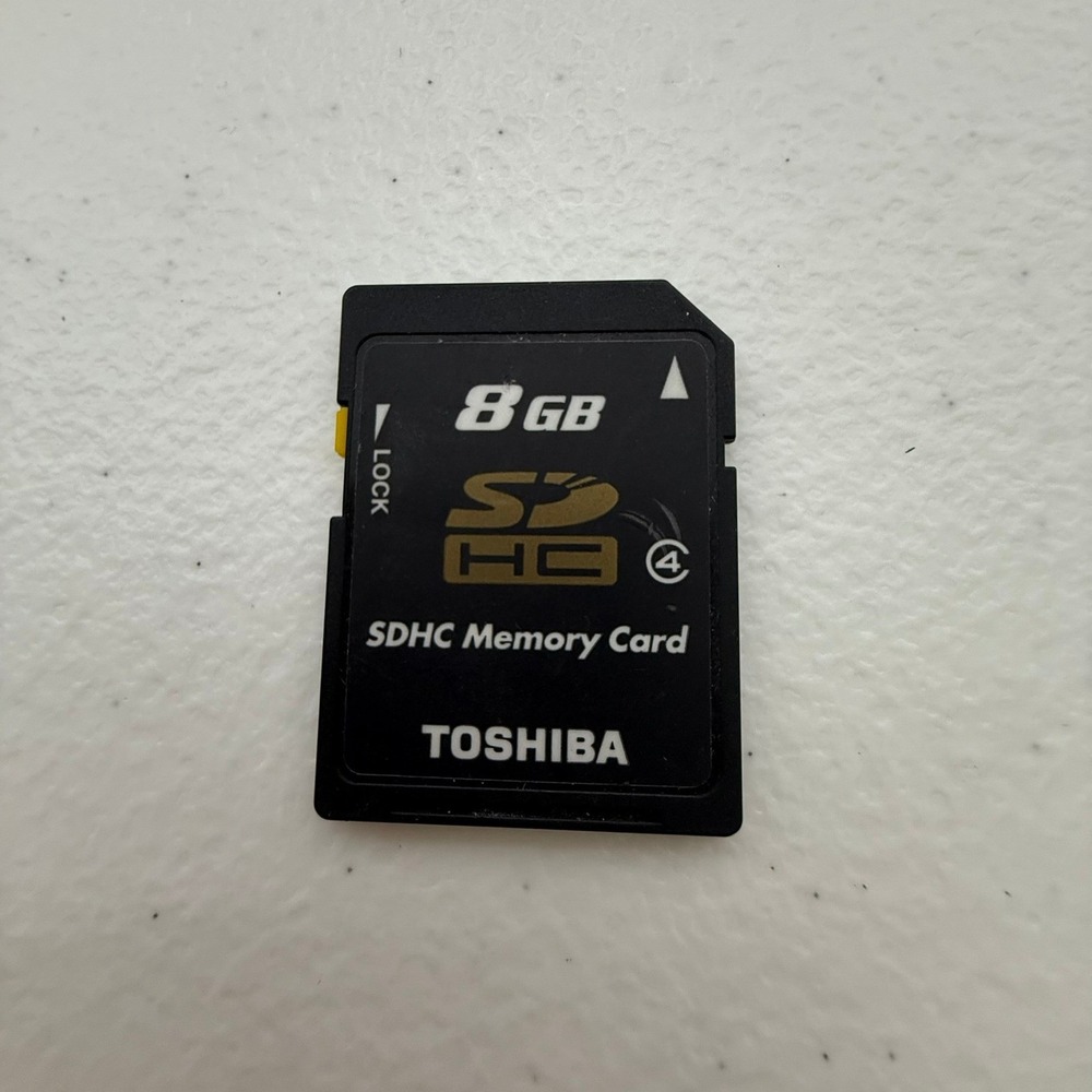 Toshiba 8GB SDHC Memory Card Class 4 SD-K08G‎ Made in Japan Black Storage Card